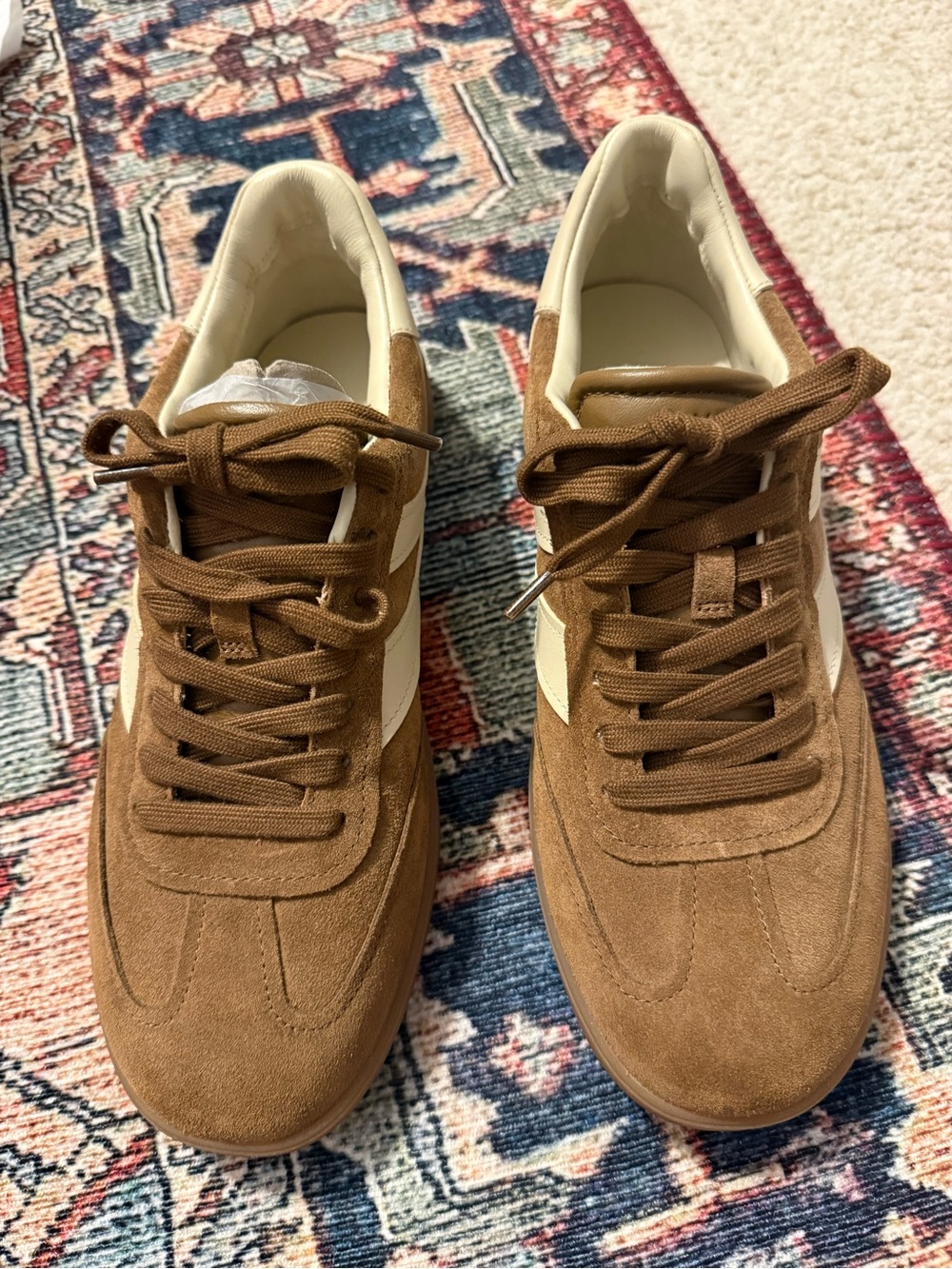 Vince Oasis Sneakers - Picture 2 of 8